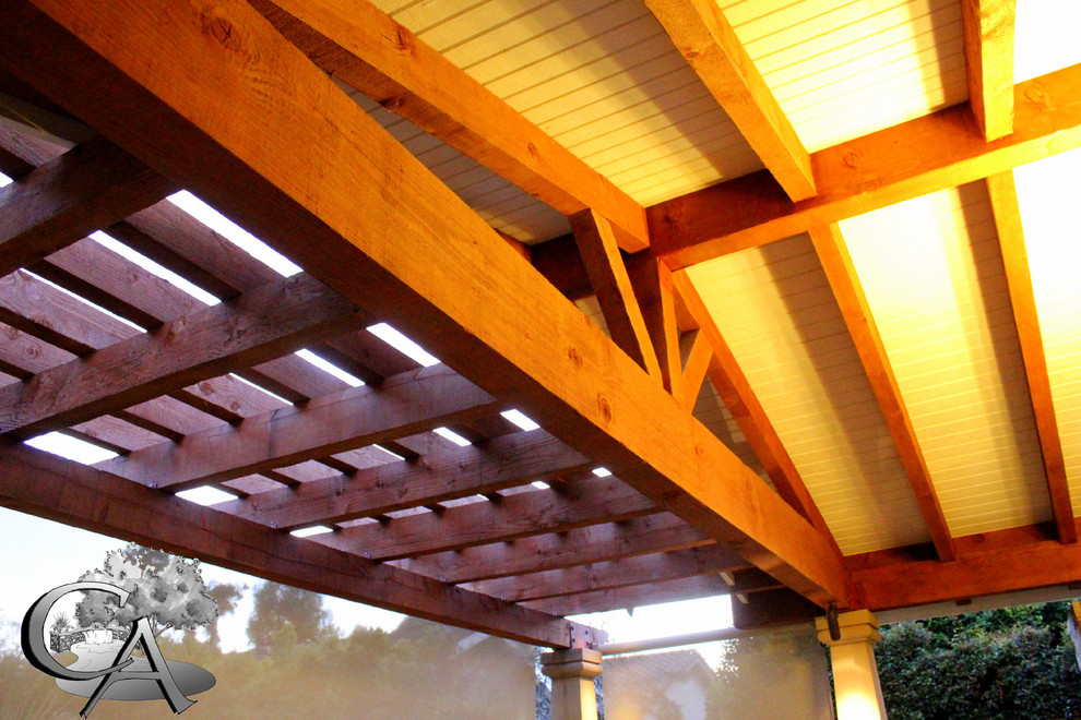 Transitional home design photo in Orange County