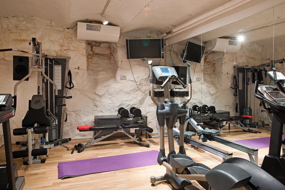 Inspiration for a scandinavian home gym in Stockholm.
