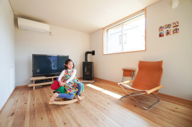 I邸（設計：しまだ設計室　施工：相羽建設｜東京都） moderno-salon