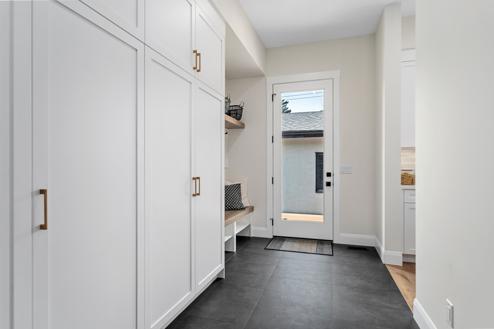 Example of a transitional entryway design in Calgary
