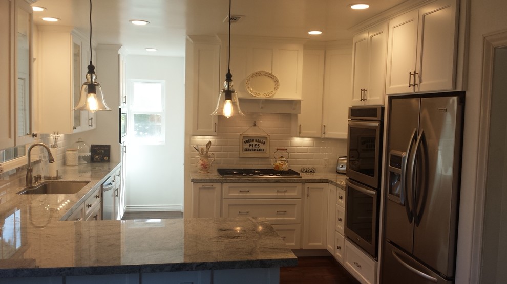 Inspiration for a transitional home design remodel in Los Angeles