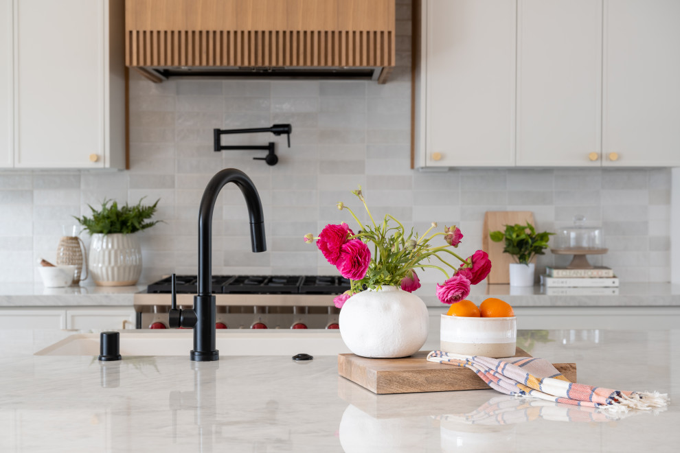 Example of a transitional kitchen design in Orange County