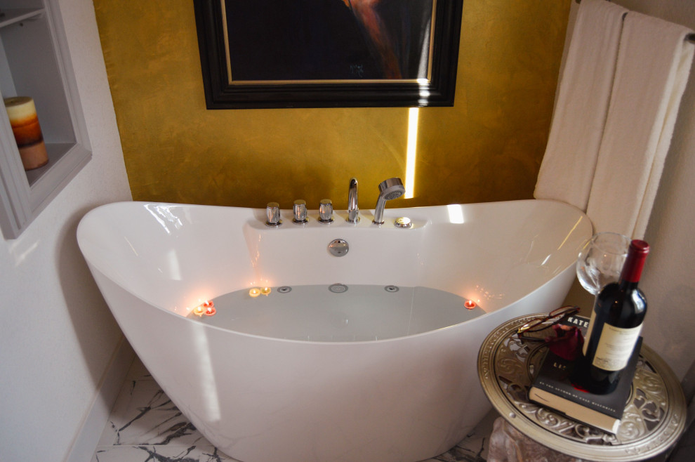 Serene 1 - Master Bathroom Tub