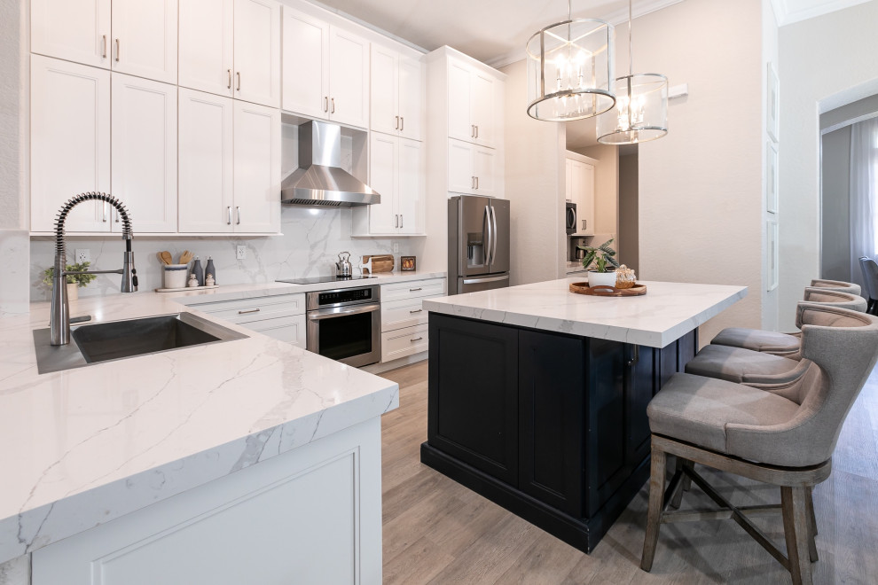 Transitional kitchen photo in Miami