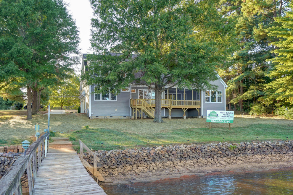 Transitional home design photo in Charlotte