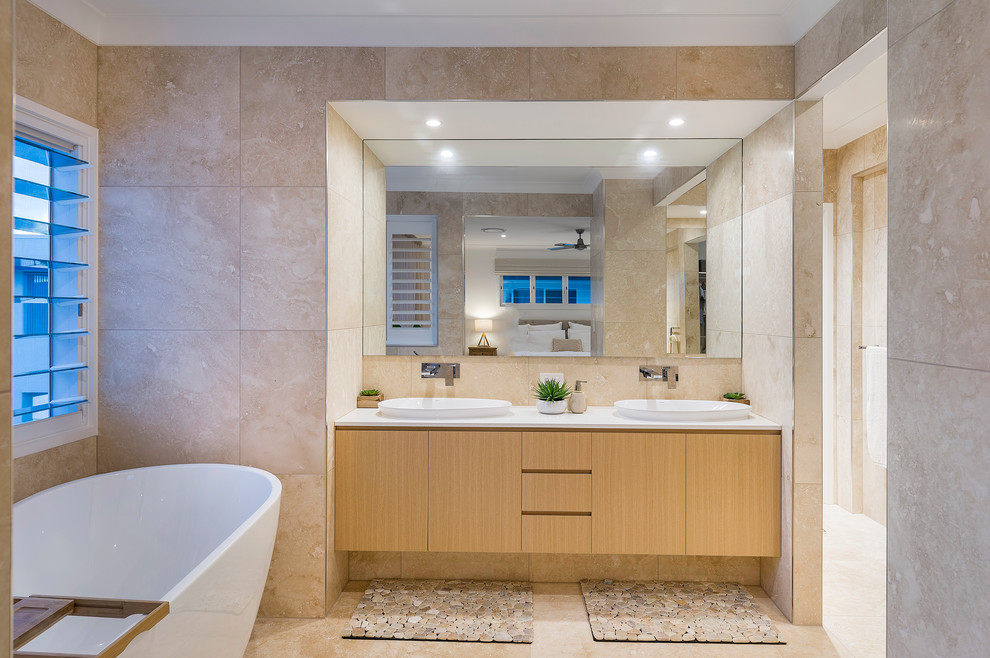 Beach style bathroom in Gold Coast - Tweed.