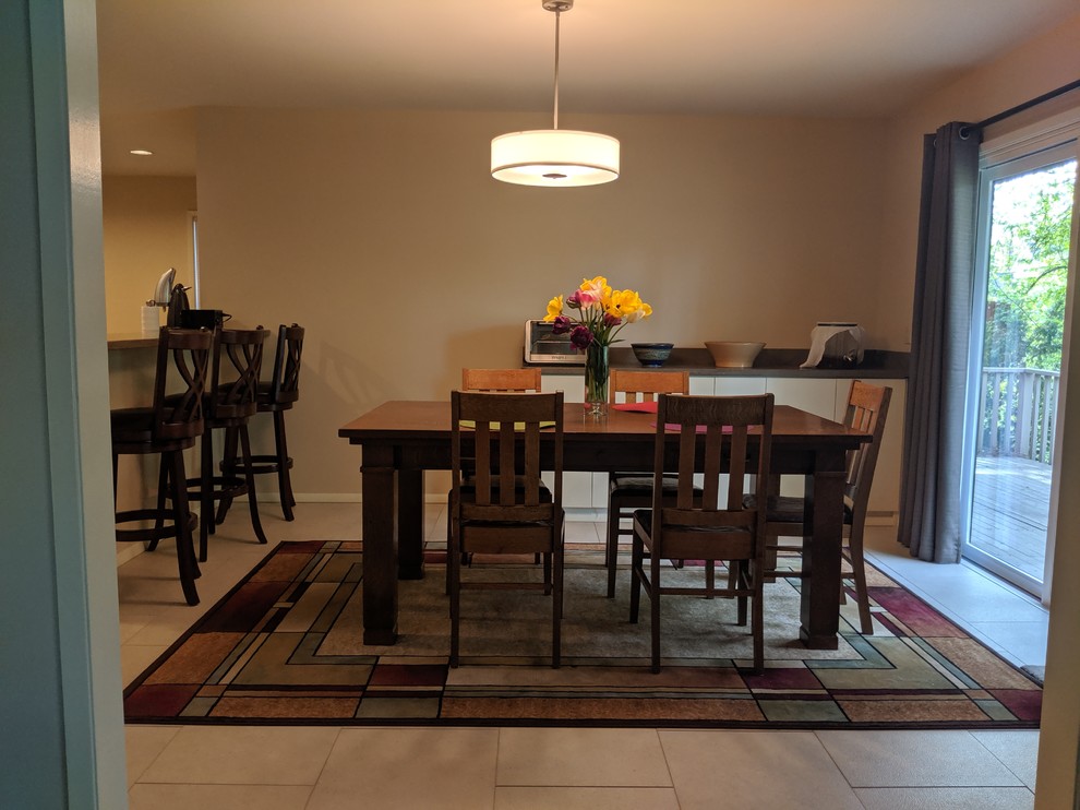 What size pictures to hang on dining room wall?