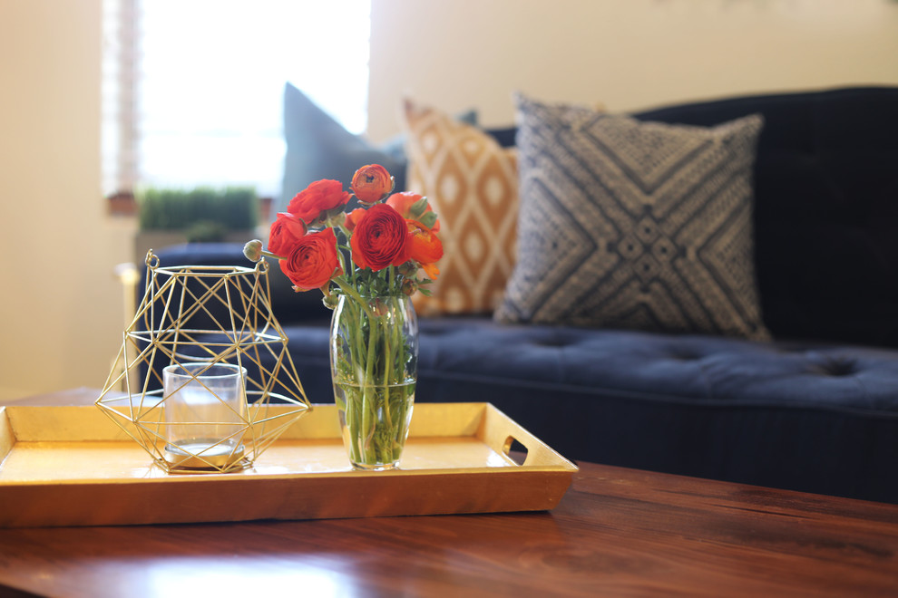 Transitional home design photo in Phoenix