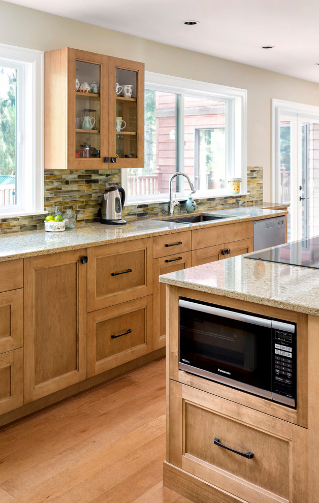Inspiration for a transitional kitchen remodel in Vancouver