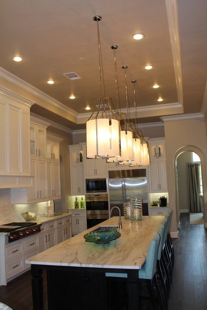 Example of a transitional kitchen design in Dallas