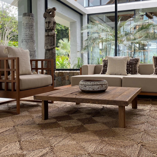 BEACH HOUSE tropical-living-room