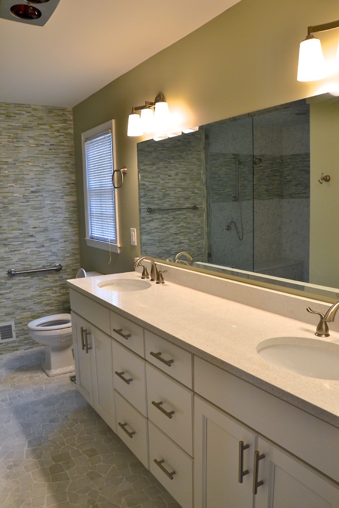 Bathroom - small transitional bathroom idea