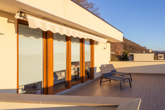 Strada per Basovizza moderno-terraza-y-balcon