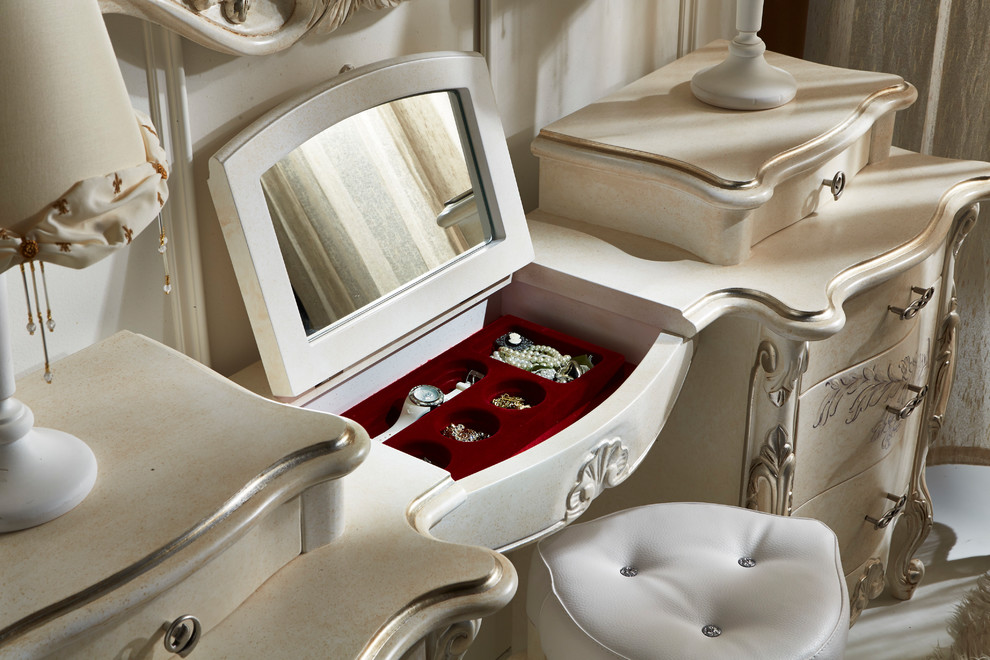 Фабрики B&C International