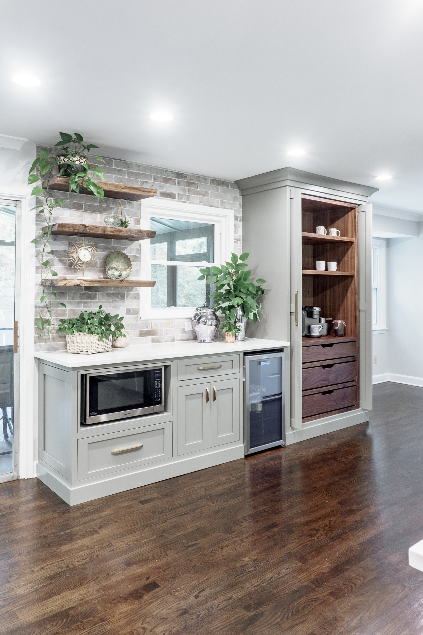 ATLANTA - Modern Rustic Warm kitchen