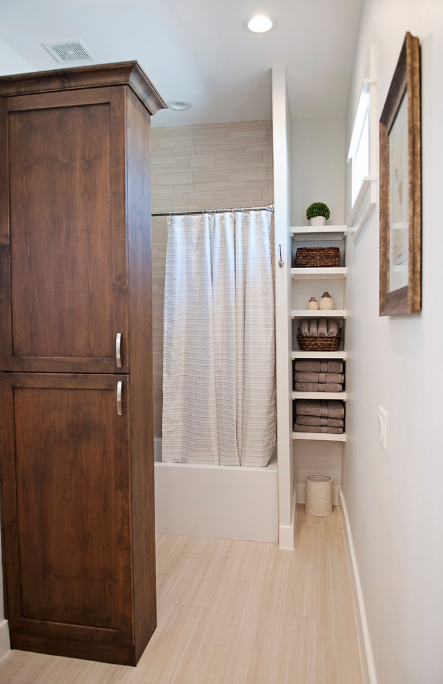 Home design - transitional home design idea in Austin