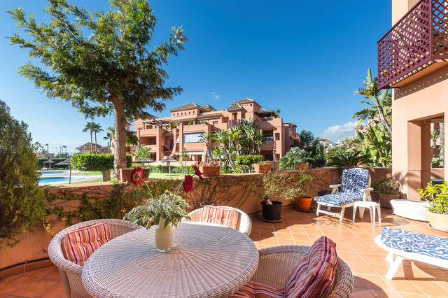 Fotograf&iacute;a en apartamento a la venta en Playa Granada mediterranean-deck