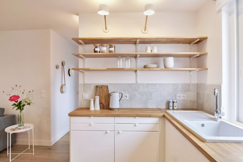 Inspiration for a small scandinavian kitchen in Paris.
