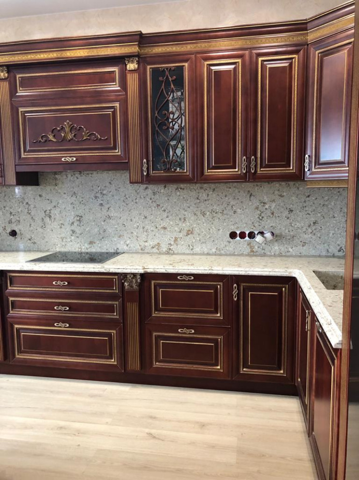 Кухня в классическом стиле цвет вишня