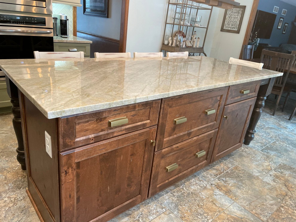 Kitchen - transitional kitchen idea