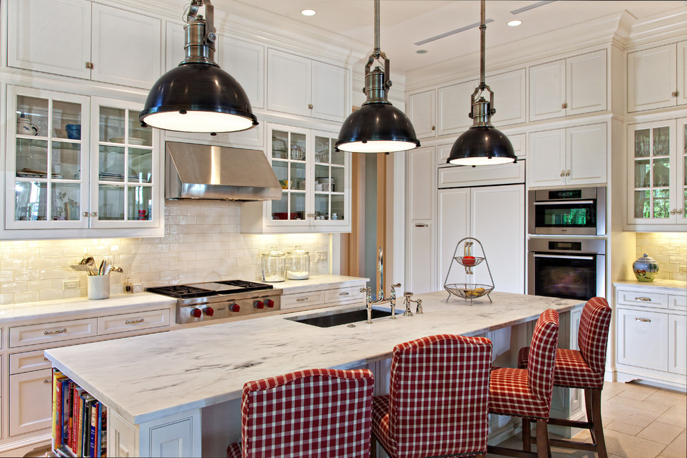 Inspiration for a classic kitchen in Miami.