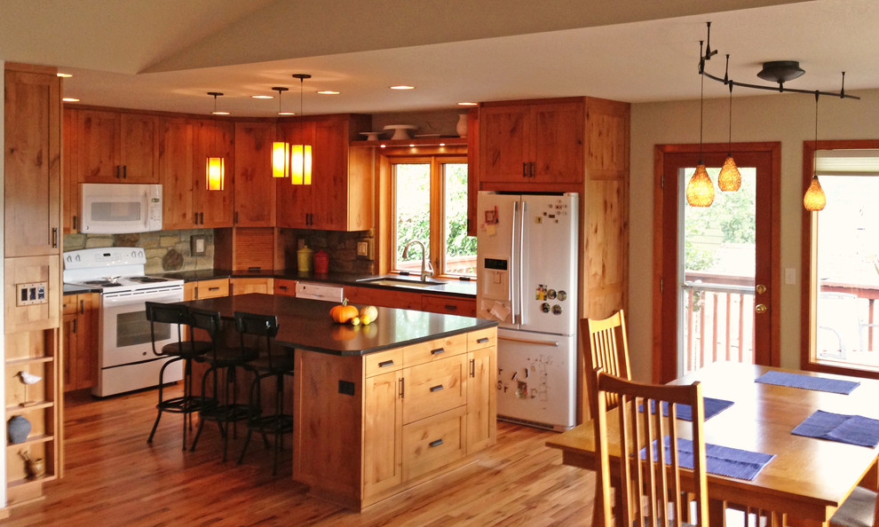 Large mountain style u-shaped medium tone wood floor open concept kitchen photo with an undermount sink, shaker cabinets, medium tone wood cabinets, quartzite countertops, gray backsplash, stone tile backsplash and an island