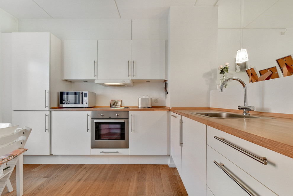 This is an example of a modern kitchen in Copenhagen.