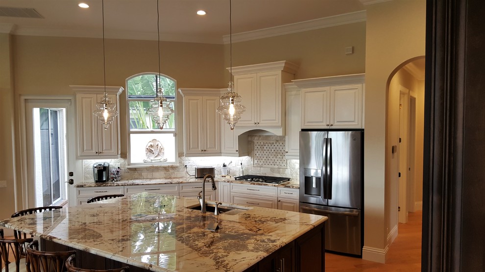 Transitional kitchen photo in Miami