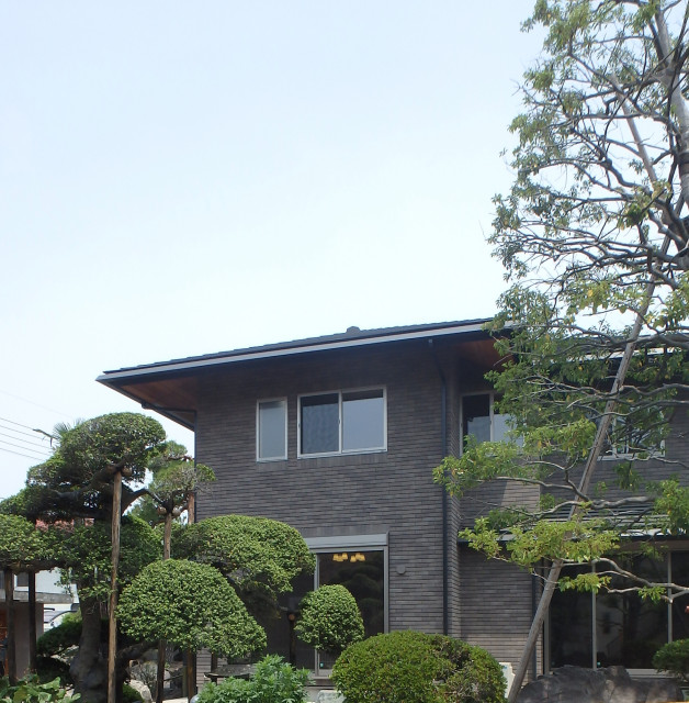高崎／庭園の家 moderno-fachada