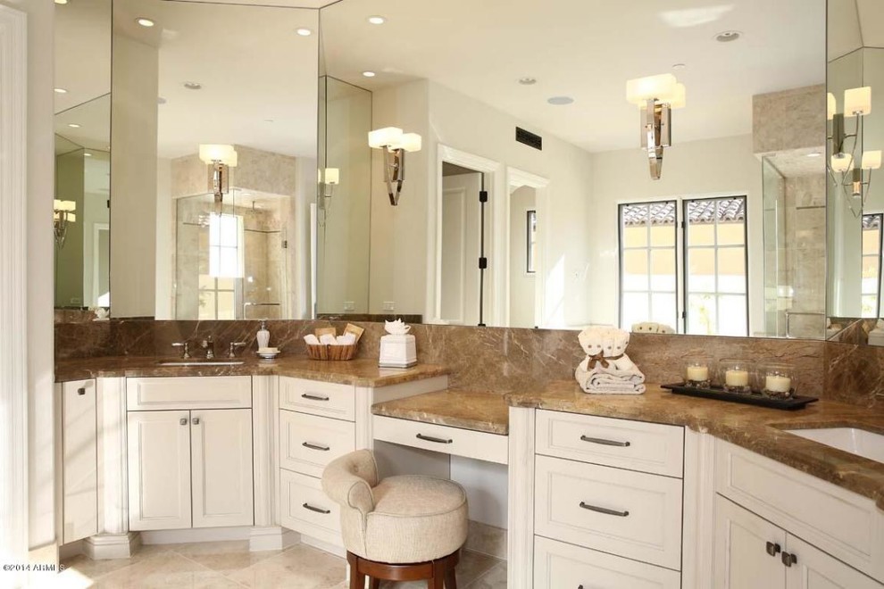 Example of a transitional bathroom design in Phoenix
