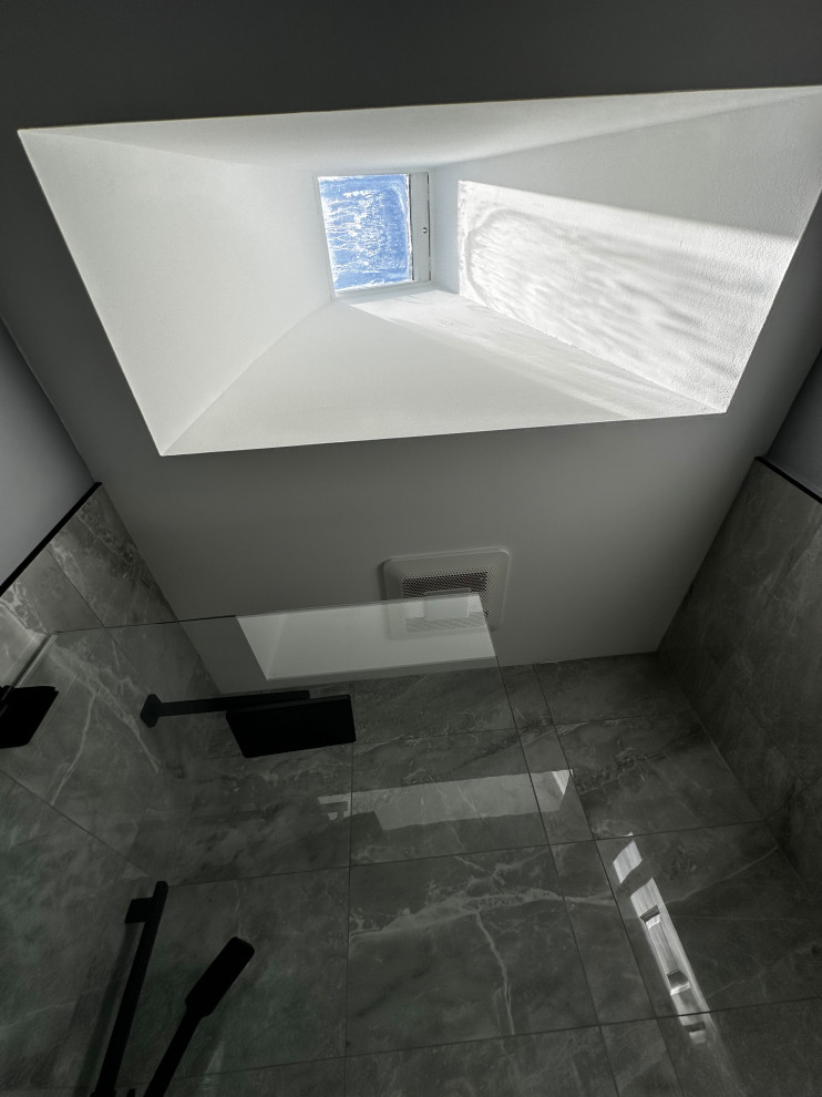 West Graham Place - Traditional Bathroom - London, ON