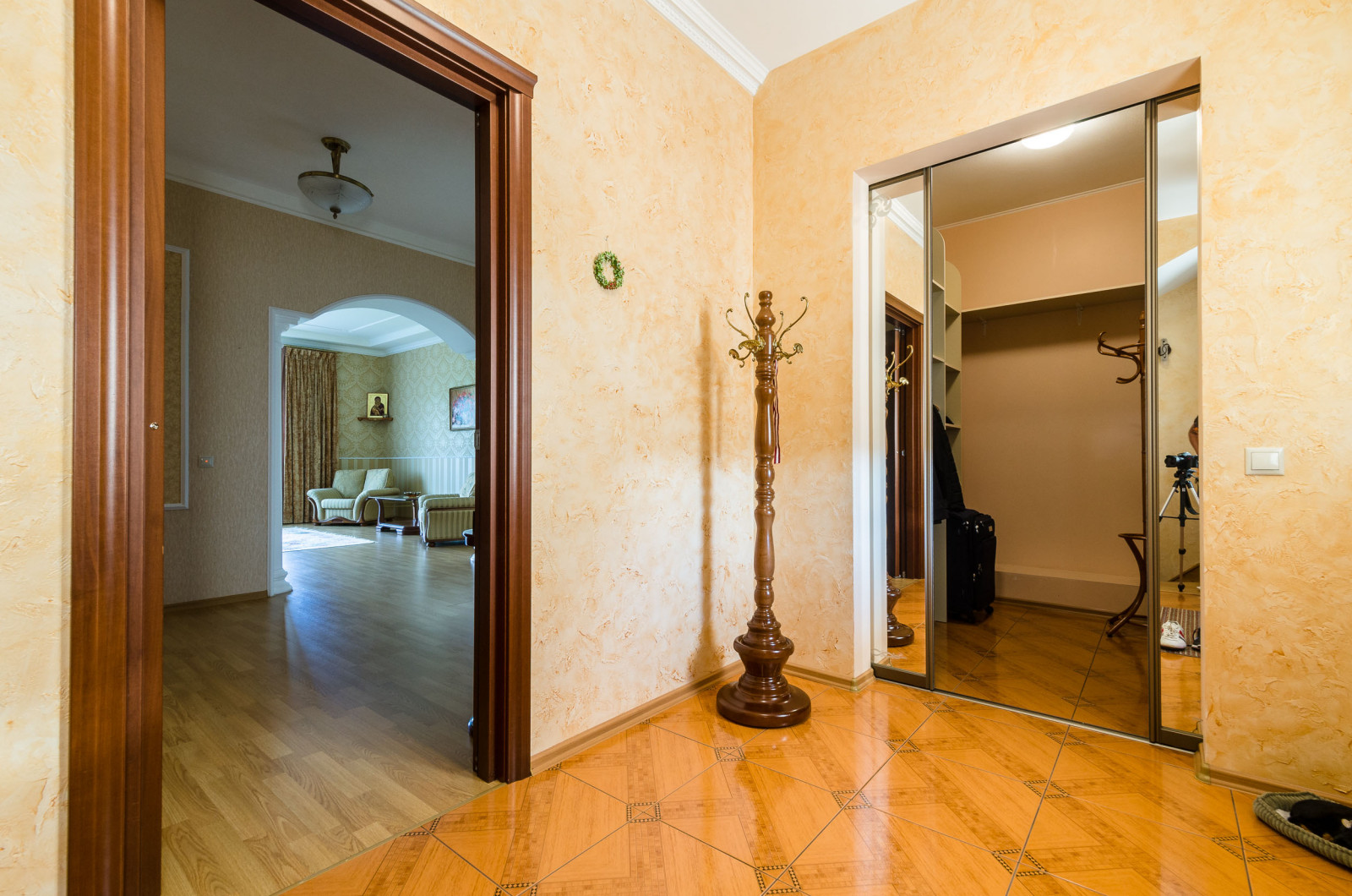 ОЧЕНЬ БОЛЬШОЙ- ШИКАРНЫЙ КОТТЕДЖ! В живописном месте, на берегу реки!