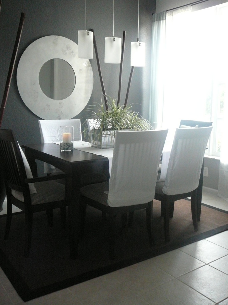 Modern dining room in Miami.
