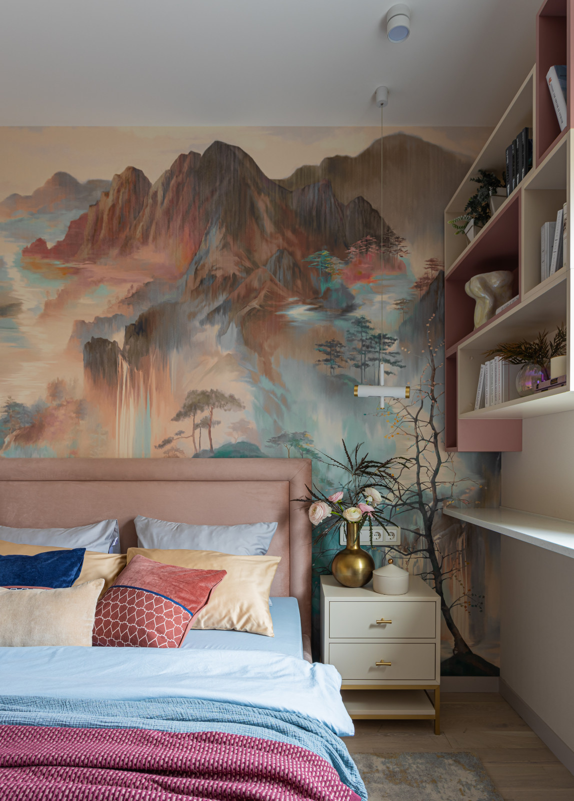 Современный интерьер в ярких цветах