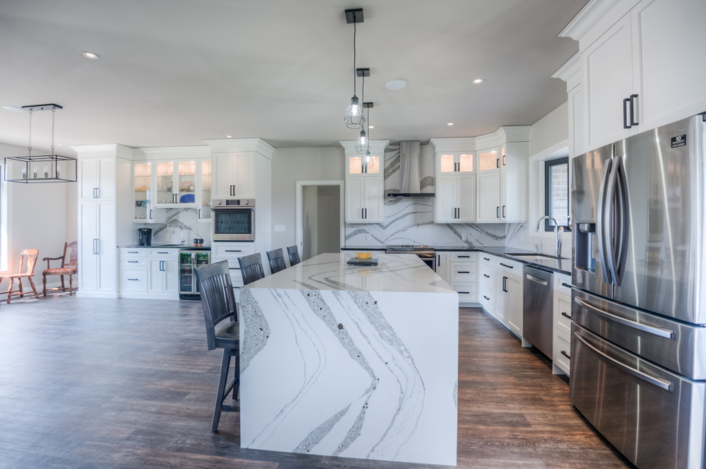 Eat-in kitchen - transitional eat-in kitchen idea with shaker cabinets, white cabinets, stainless steel appliances and an island
