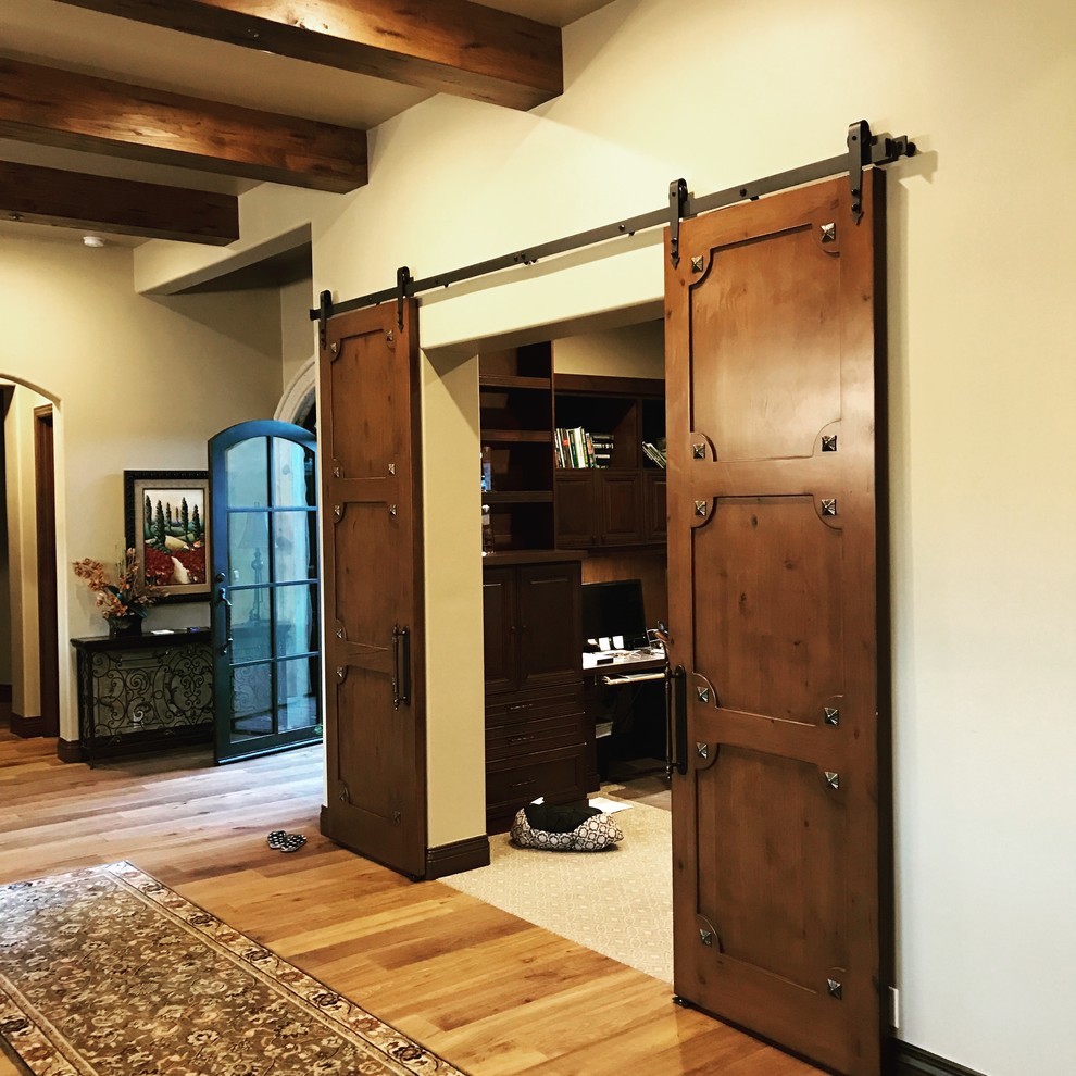 Example of a mountain style home design design in Phoenix