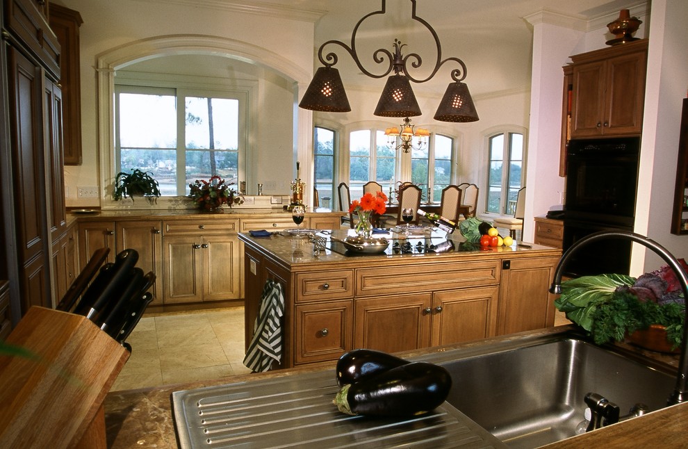 Kitchen - transitional kitchen idea