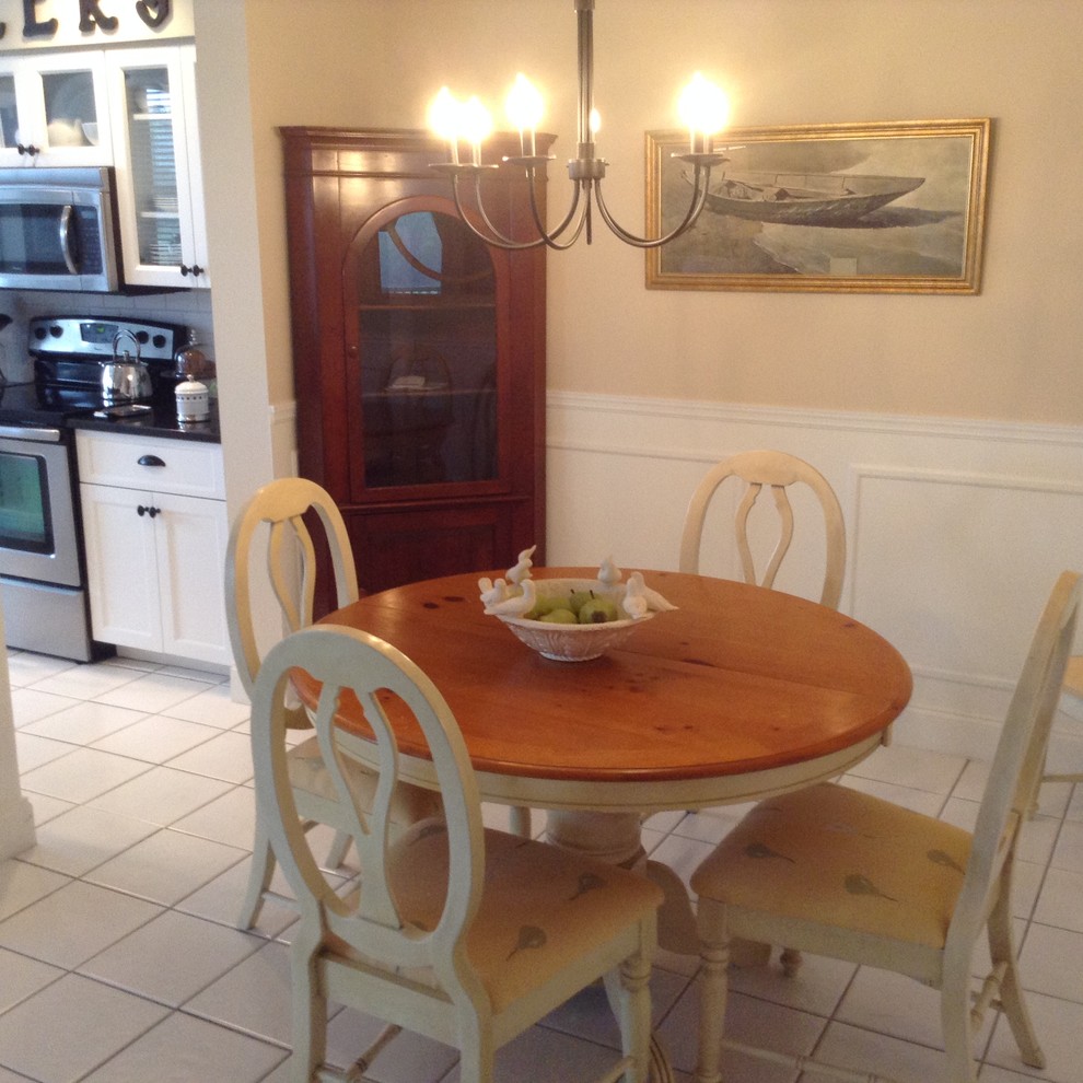 What color should I paint my dining room corner cupboard?