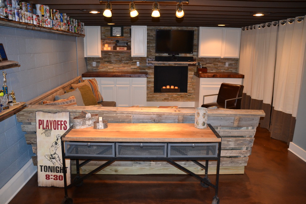 Mountain style basement photo in Detroit