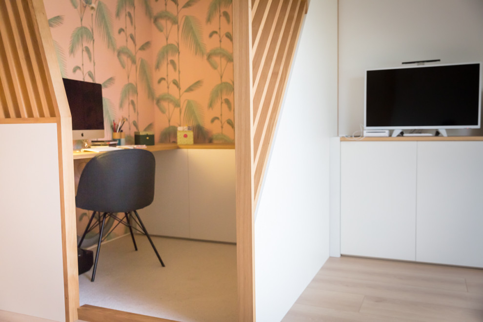 Medium sized scandi home office in Rennes.