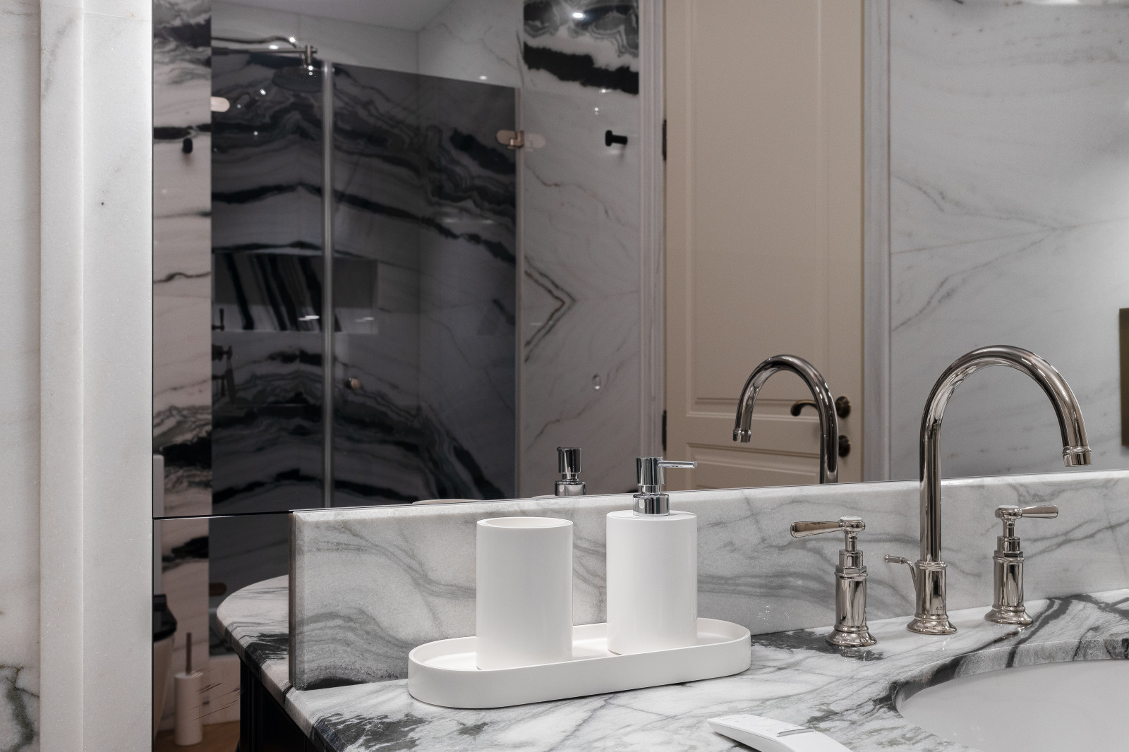 Телевизор в ванной на Котельнической