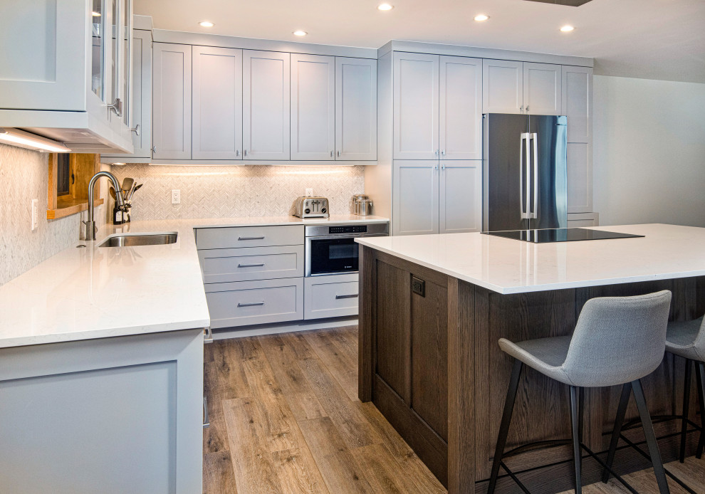 Kitchen - transitional kitchen idea in Denver