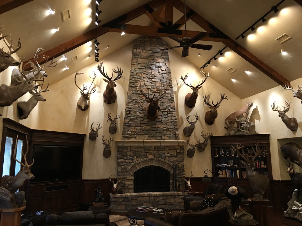 DUPRIEST TROPHY ROOM - Rustic - Living Room - Austin - by Rasnick Homes