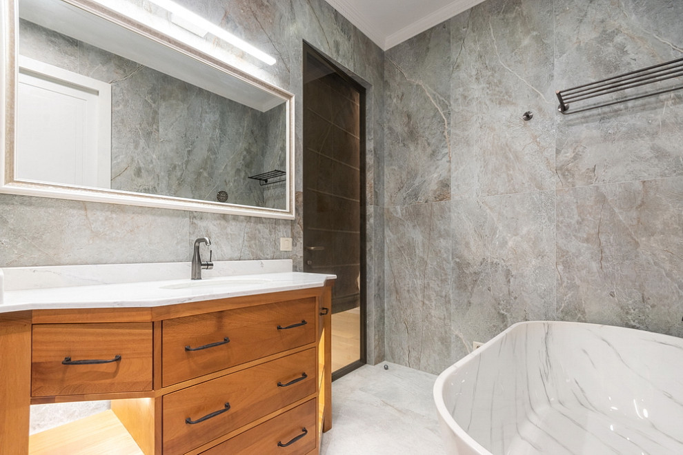 Inspiration för ett vintage en-suite badrum, med klinkergolv i porslin, granitbänkskiva och vitt golv