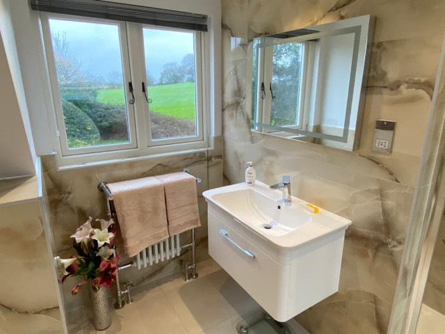 LUXURY COTTAGE CONVERSION bedroom