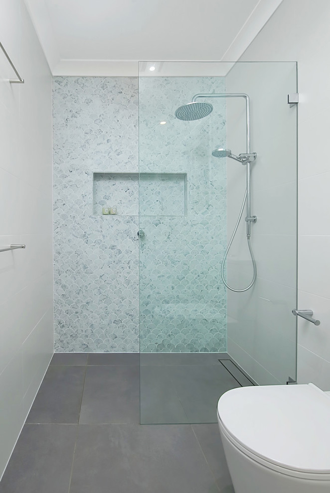 Inspiration for a small contemporary 3/4 bathroom in Sydney with shaker cabinets, an open shower, a two-piece toilet, ceramic tile, ceramic floors, a vessel sink and an open shower.