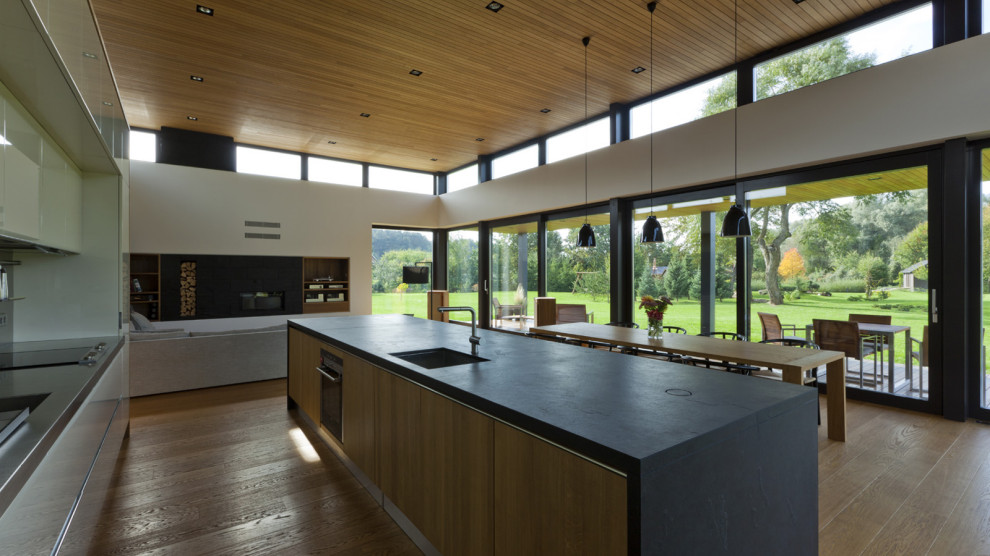 Дом с панорамным остеклением