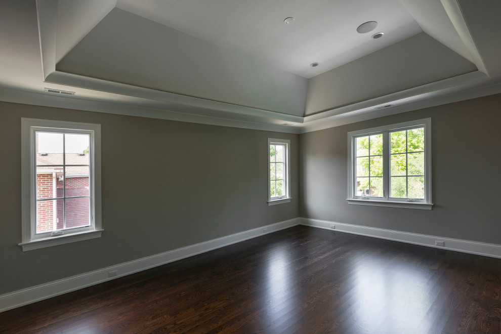 Inspiration for a transitional home design remodel in Chicago