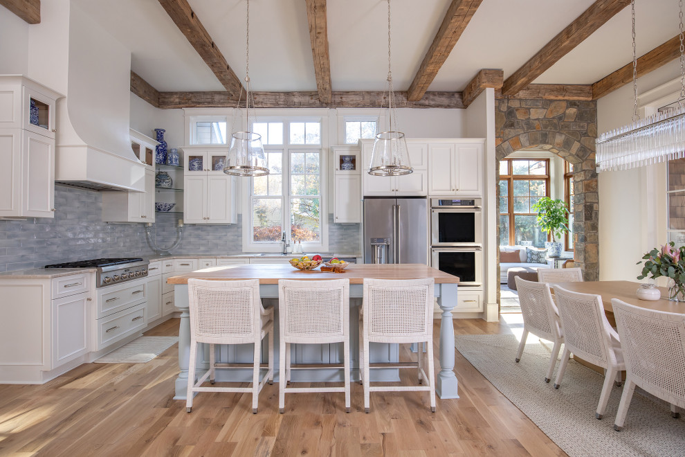 Kitchen - transitional kitchen idea in Raleigh