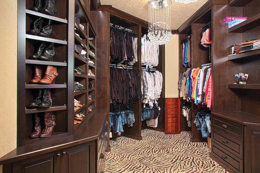 Mountain style closet photo in Seattle